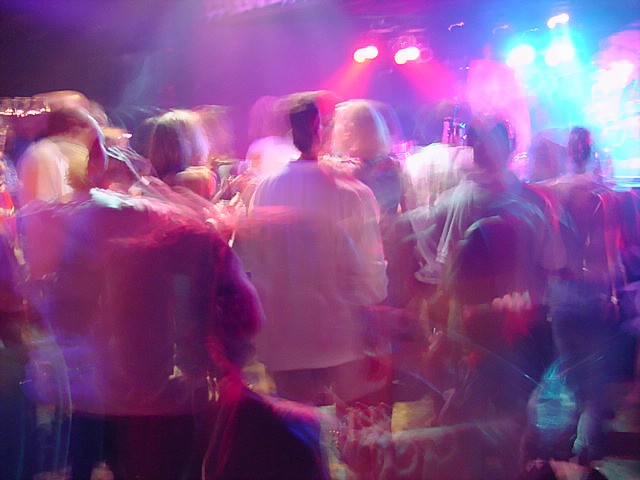 03_group_rave01.jpg