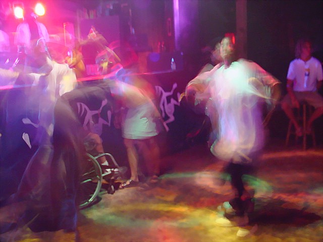 03_group_rave08.jpg