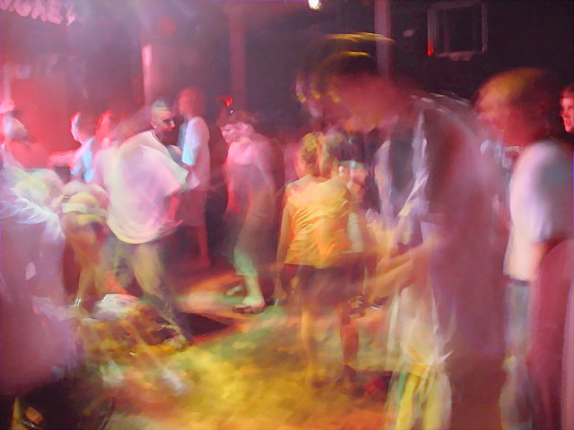 03_group_rave09.jpg