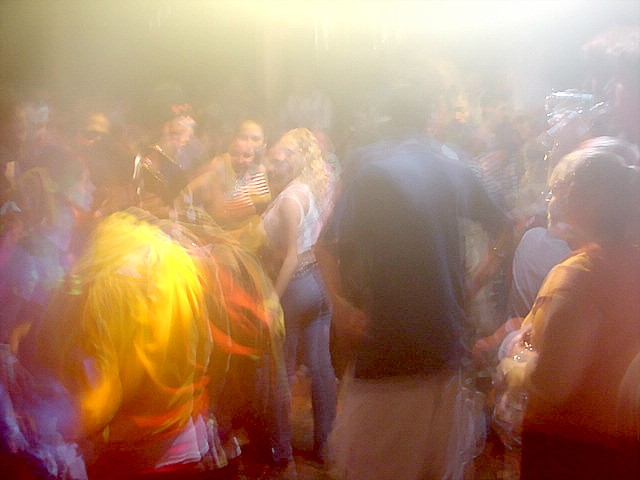 03_group_rave10.jpg